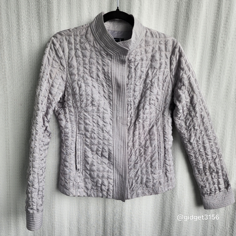 NWOT  DOVE GREY QUILTED BLAZER WITH SILVER THREADS - SIZE SMALL